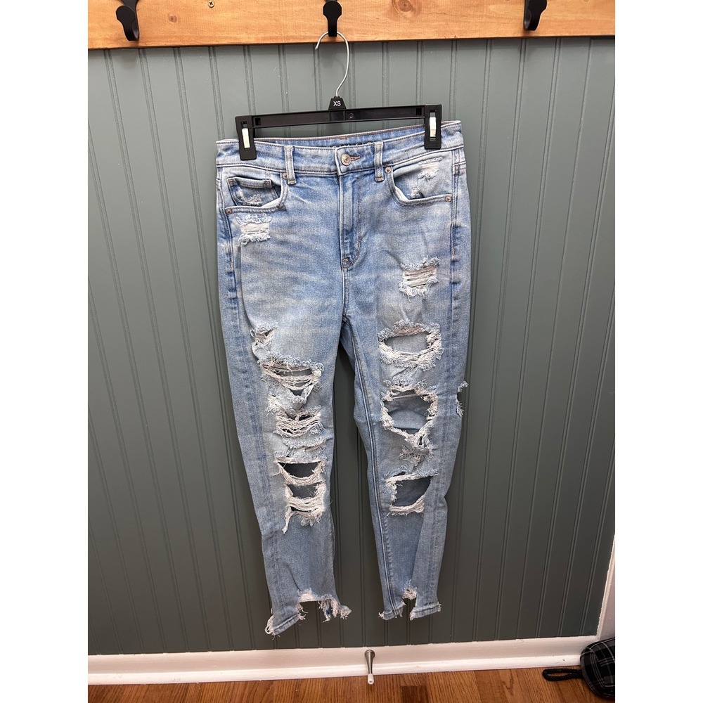 American Eagle Light Wash Distressed Mom Jeans High Rise Size 4 Short